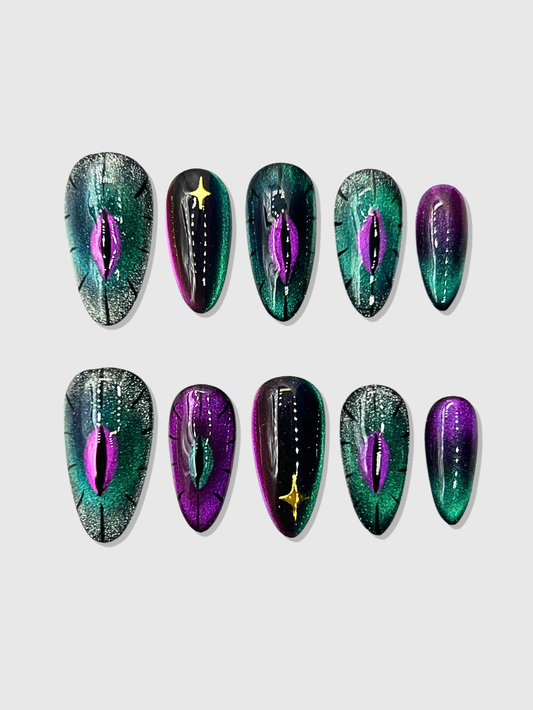 Snake Den Nekoyanin Nails