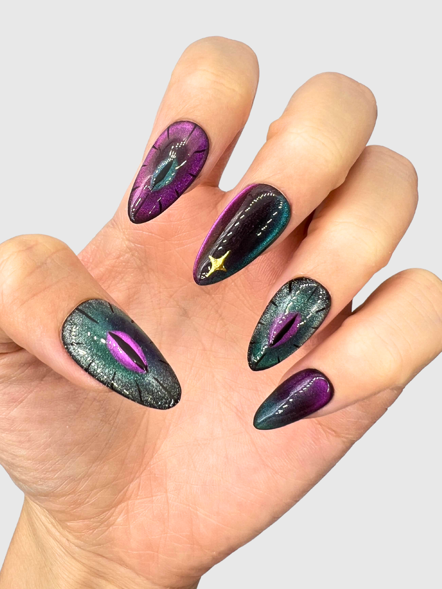 Snake Den Nekoyanin Nails