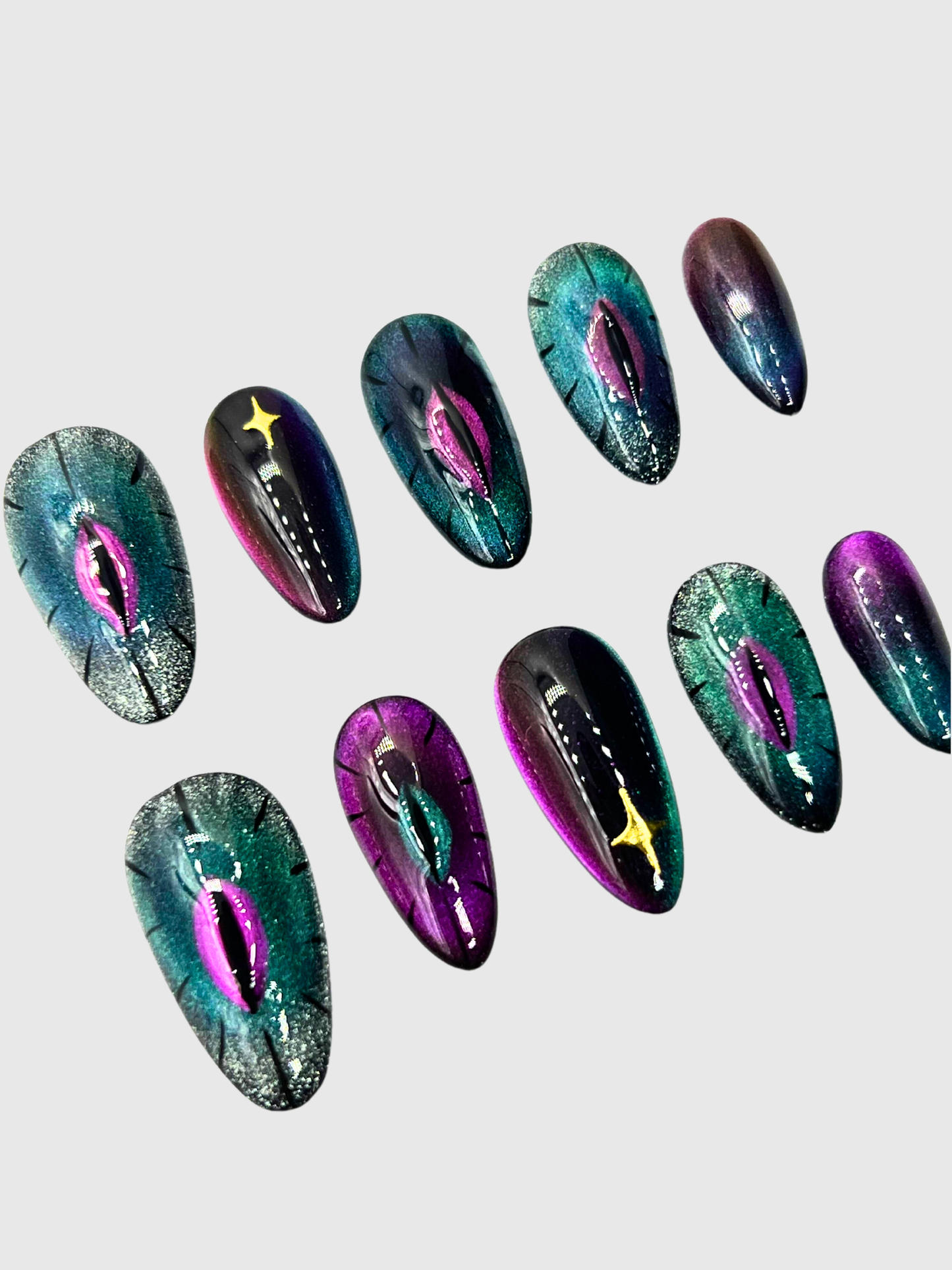 Snake Den Nekoyanin Nails