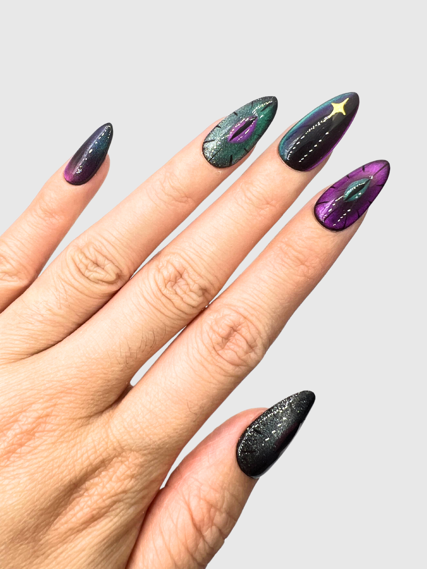 Snake Den Nekoyanin Nails