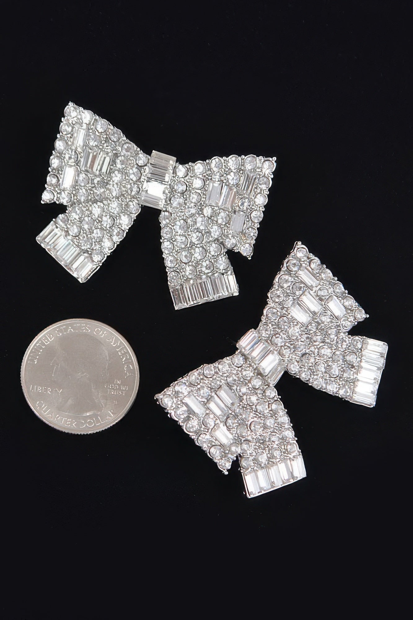 Boucles d'oreilles en strass en forme de ruban