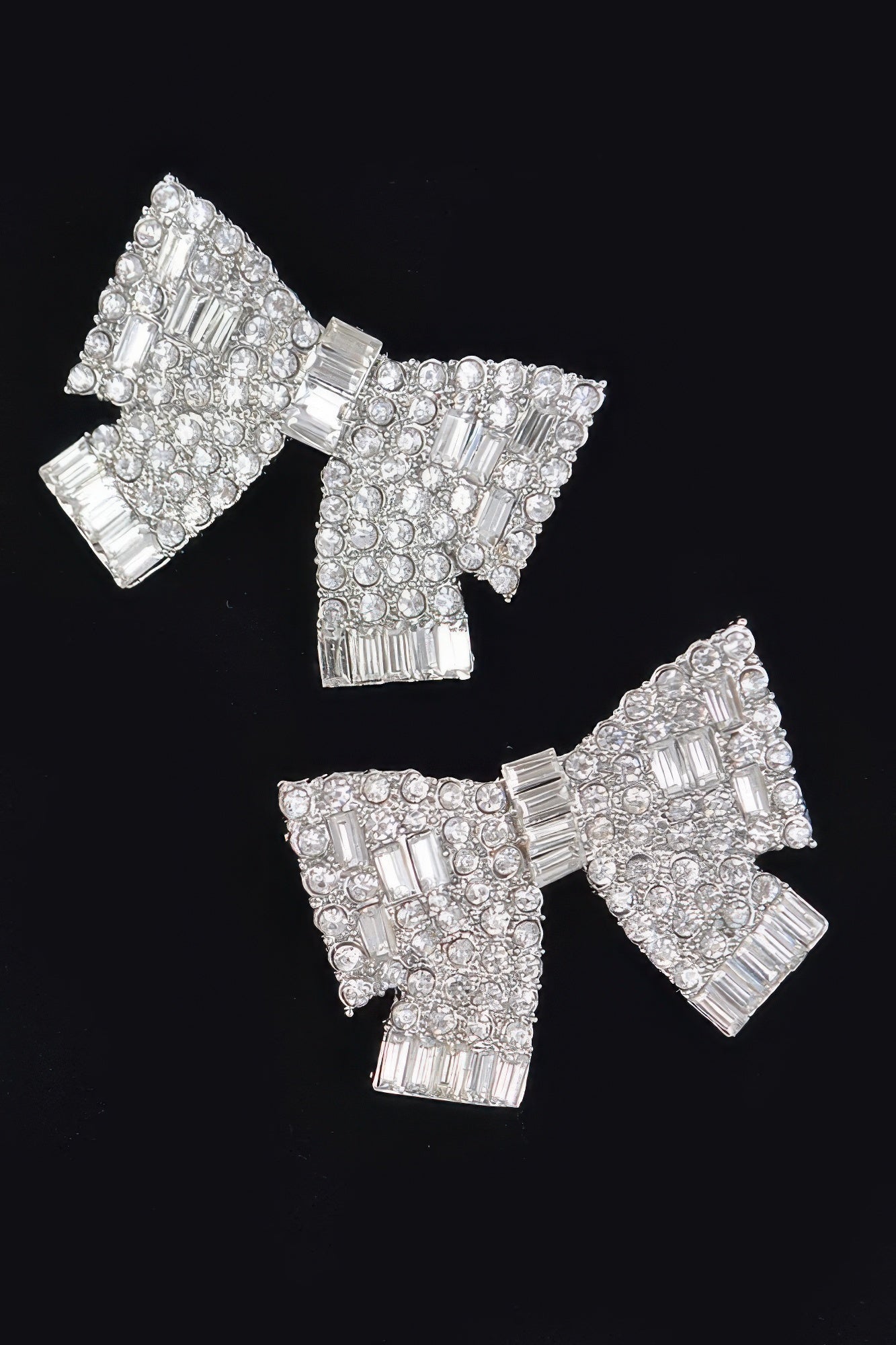 Boucles d'oreilles en strass en forme de ruban