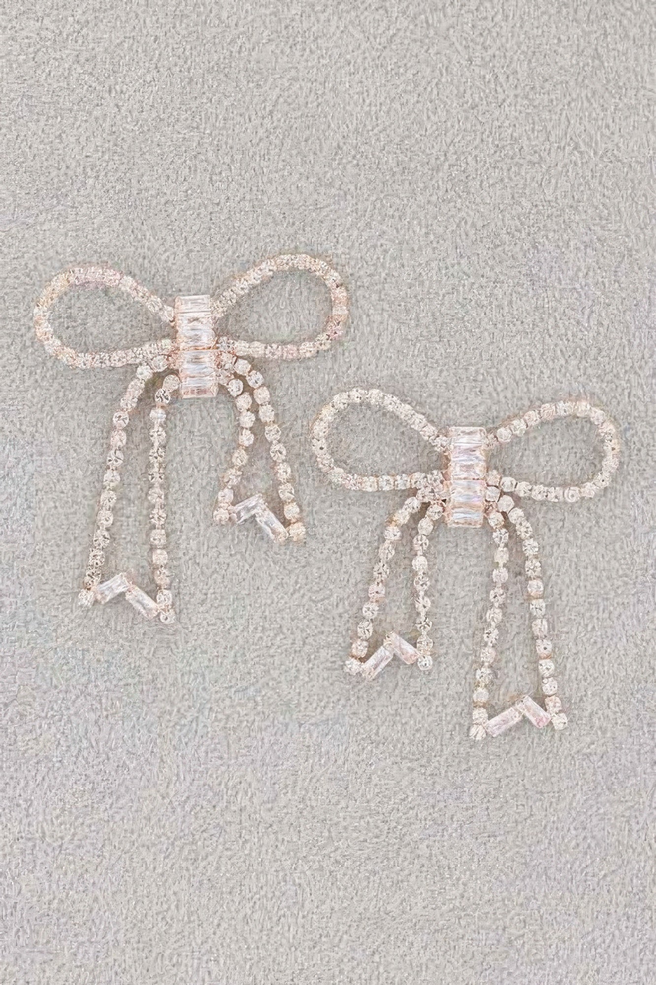 Boucle d'oreille ruban en strass
