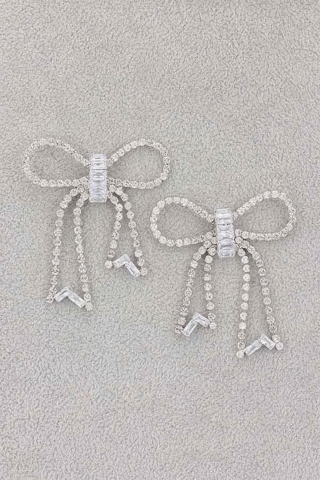 Boucle d'oreille ruban en strass