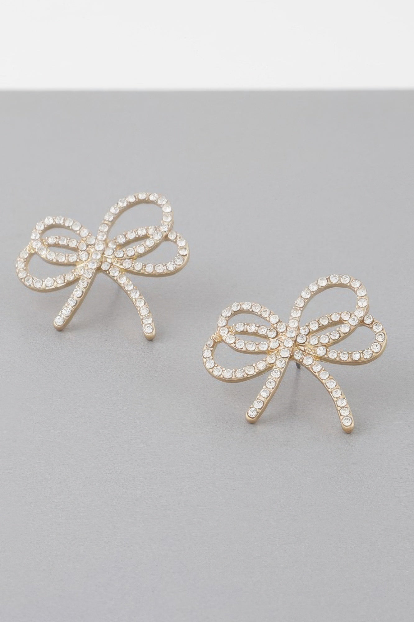 Boucles d'oreilles ruban doublement ornées