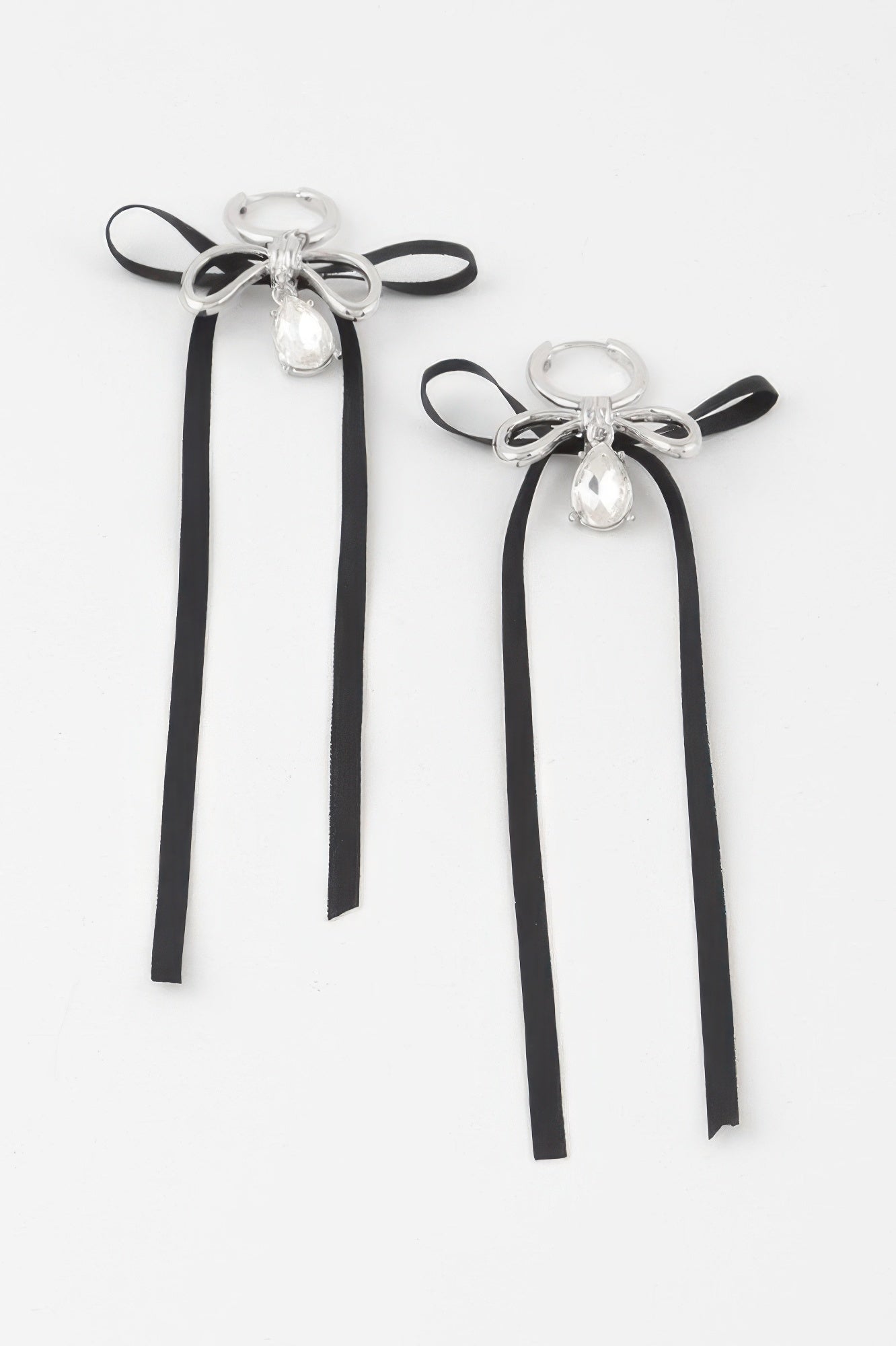 Boucles d'oreilles pendantes en forme de goutte, enrubannées