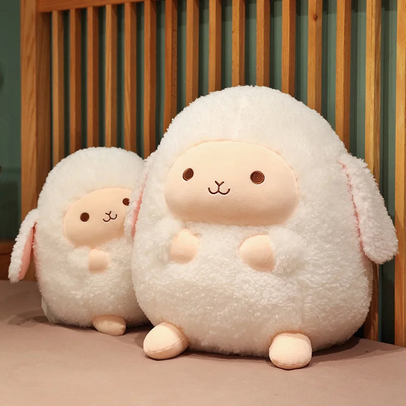 Lindo peluche de oveja esponjosa