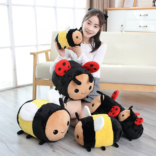 Peluches coccinelle et abeille