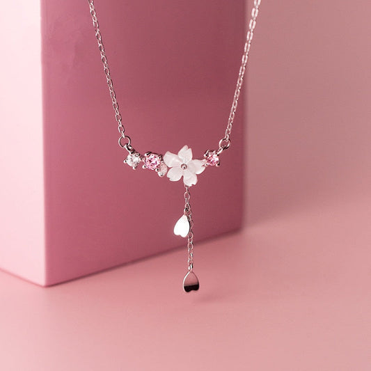 Collier pendentif à breloque goutte Sakura